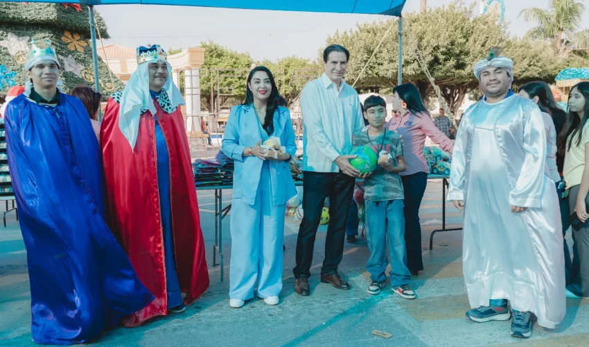 Niños celebran Día de Reyes en Valle Hermoso