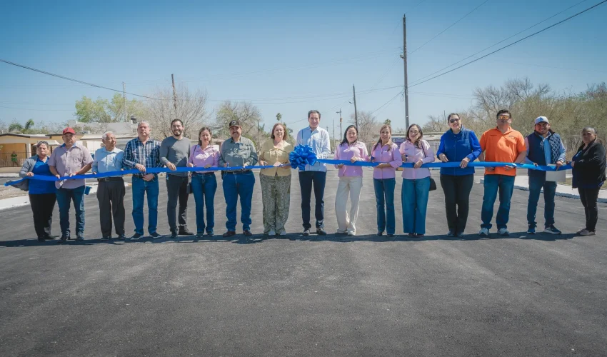 Pavimentan calles en la colonia Jardín