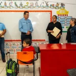 Entregan vitropiso a escuela primaria