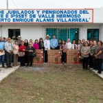 Entregan minisplit a maestros jubilados