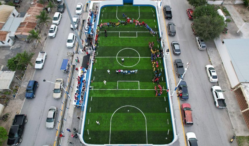 Mejoran la Cancha de Futbol de la 7ª